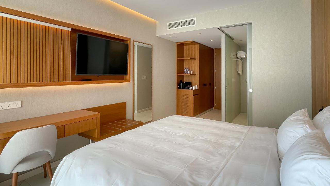 Radisson Beach Resort Ларнака Екстериор снимка