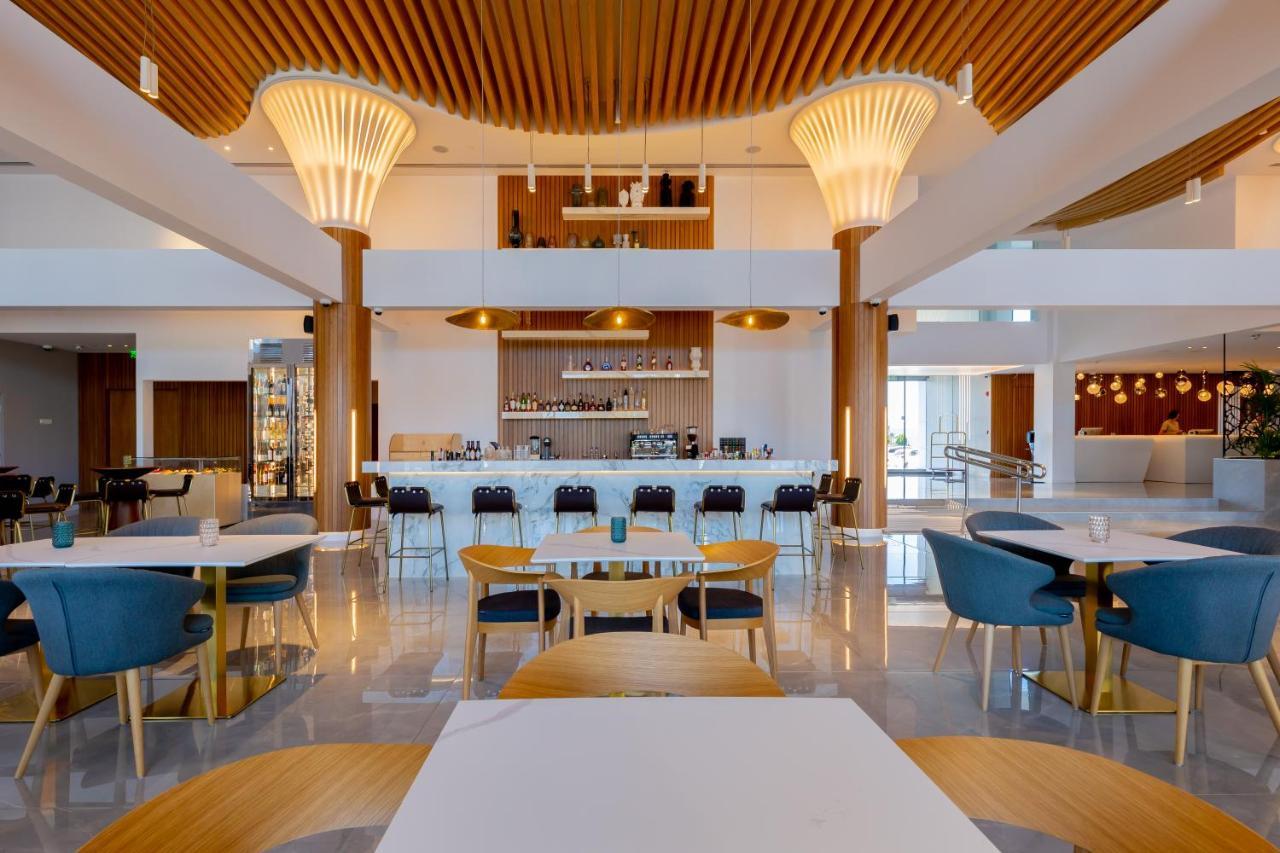 Radisson Beach Resort Ларнака Екстериор снимка