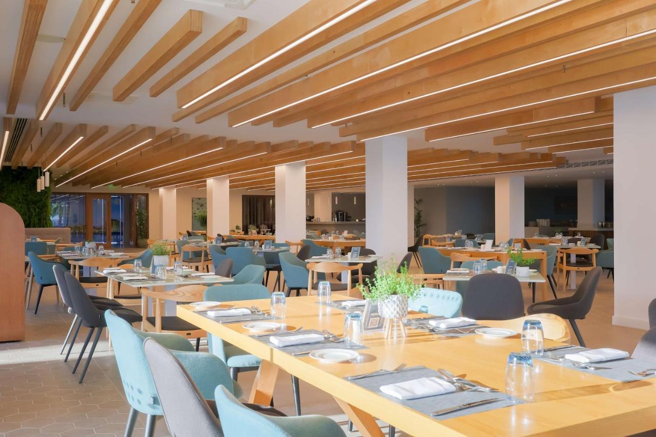 Radisson Beach Resort Ларнака Екстериор снимка
