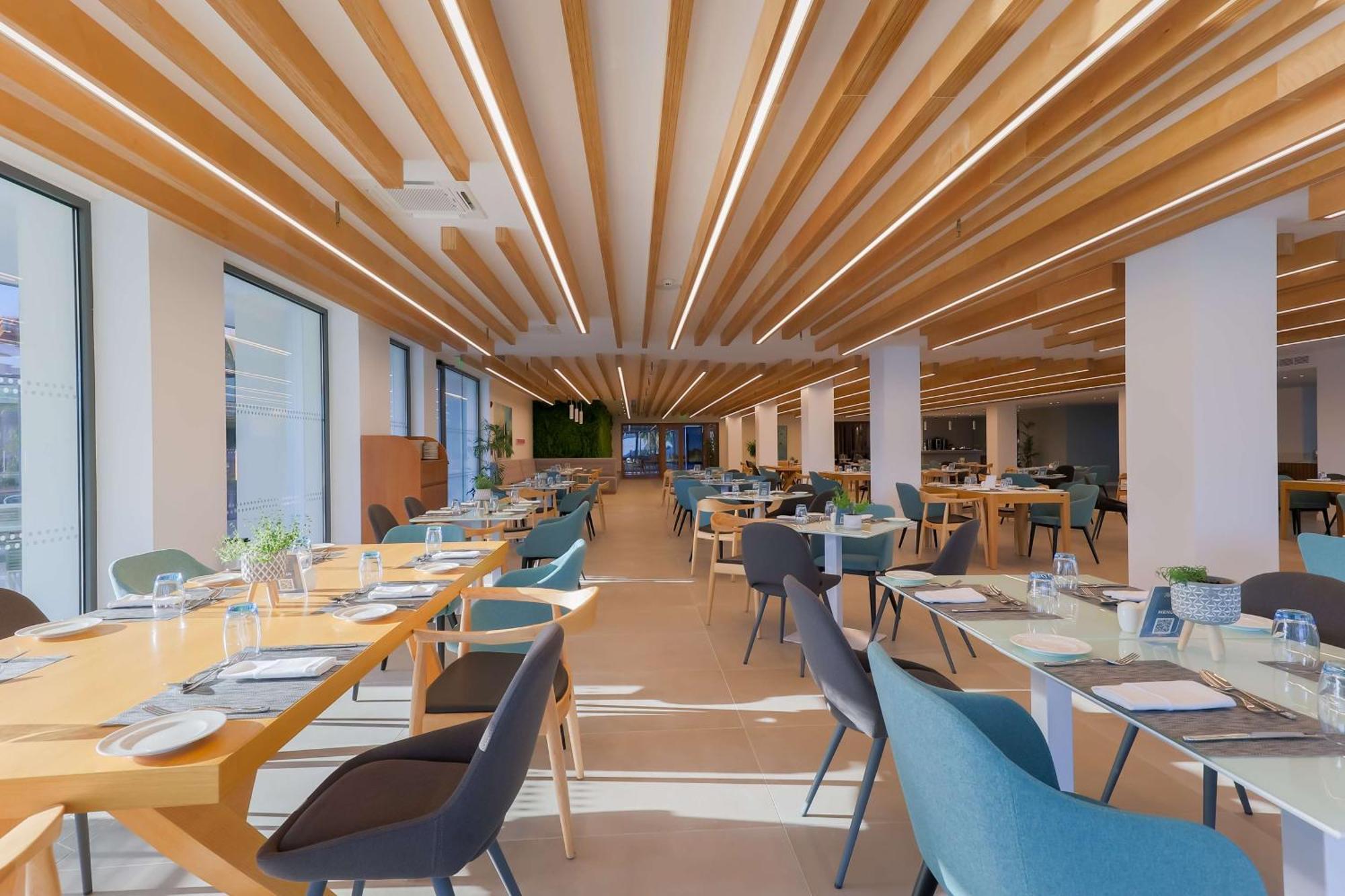 Radisson Beach Resort Ларнака Екстериор снимка