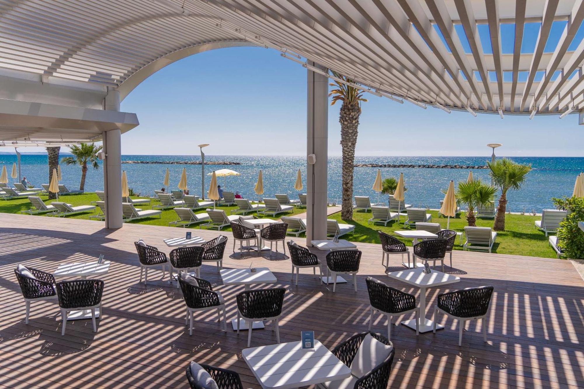 Radisson Beach Resort Ларнака Екстериор снимка