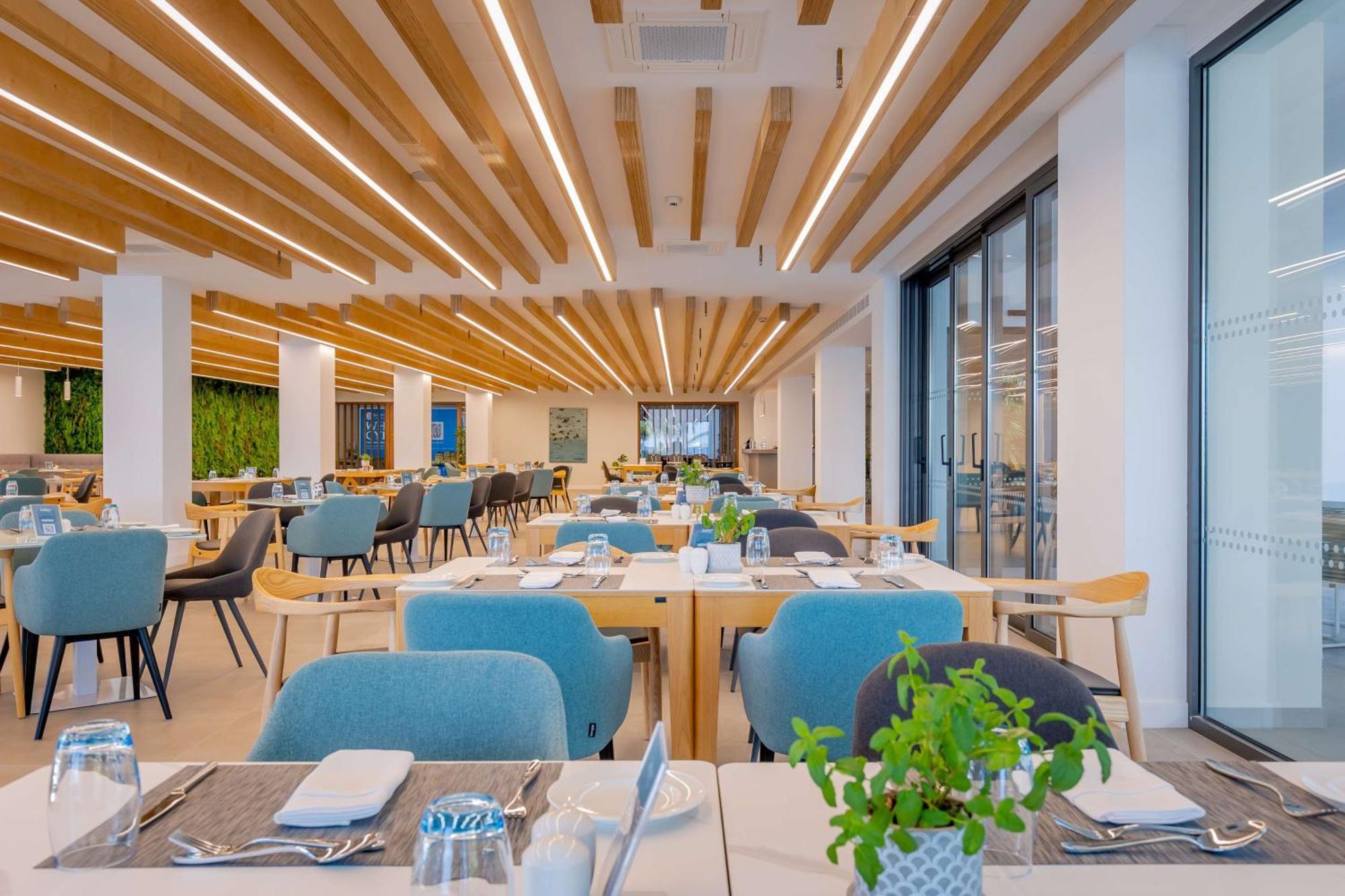 Radisson Beach Resort Ларнака Екстериор снимка