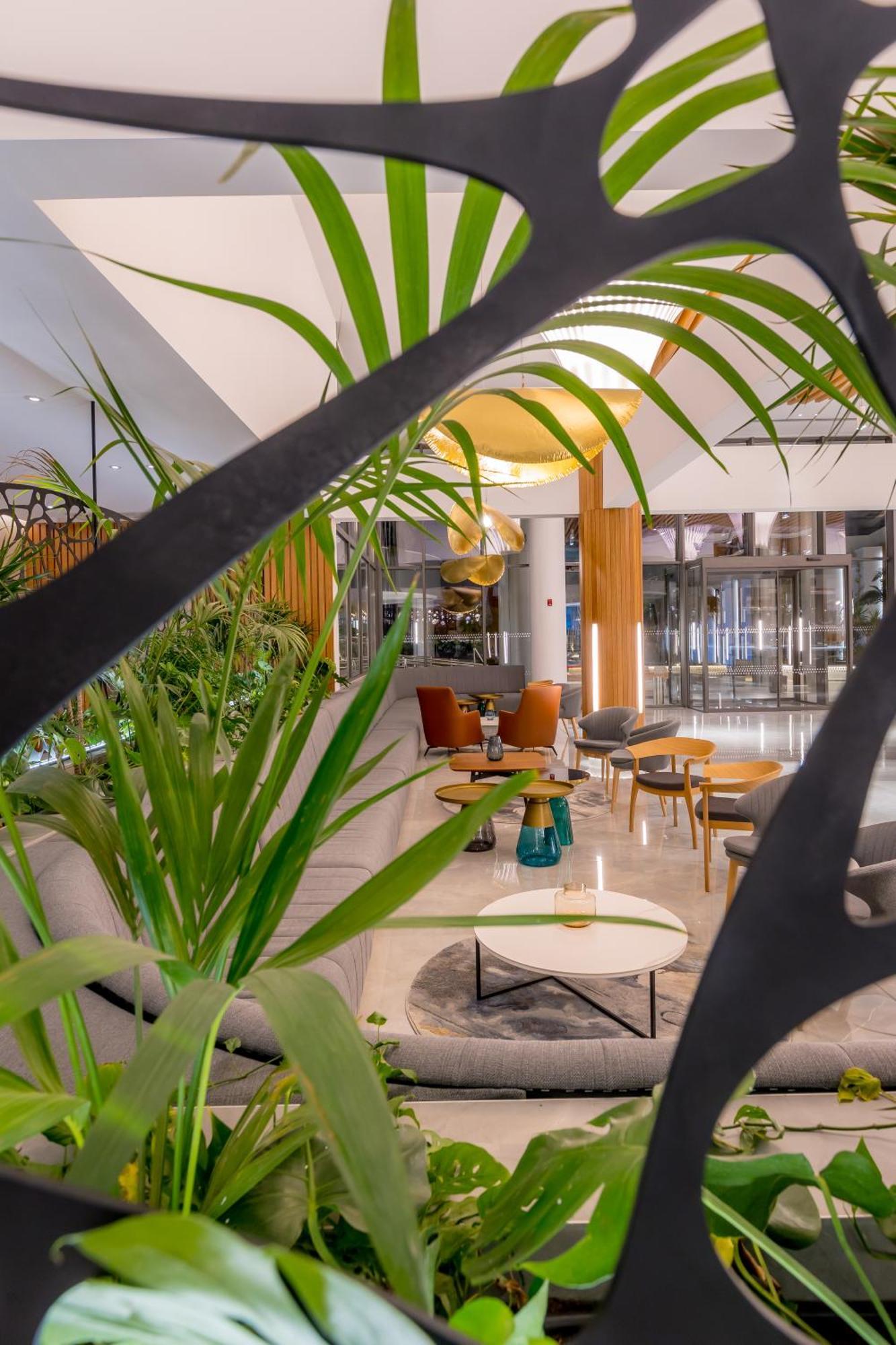Radisson Beach Resort Ларнака Екстериор снимка