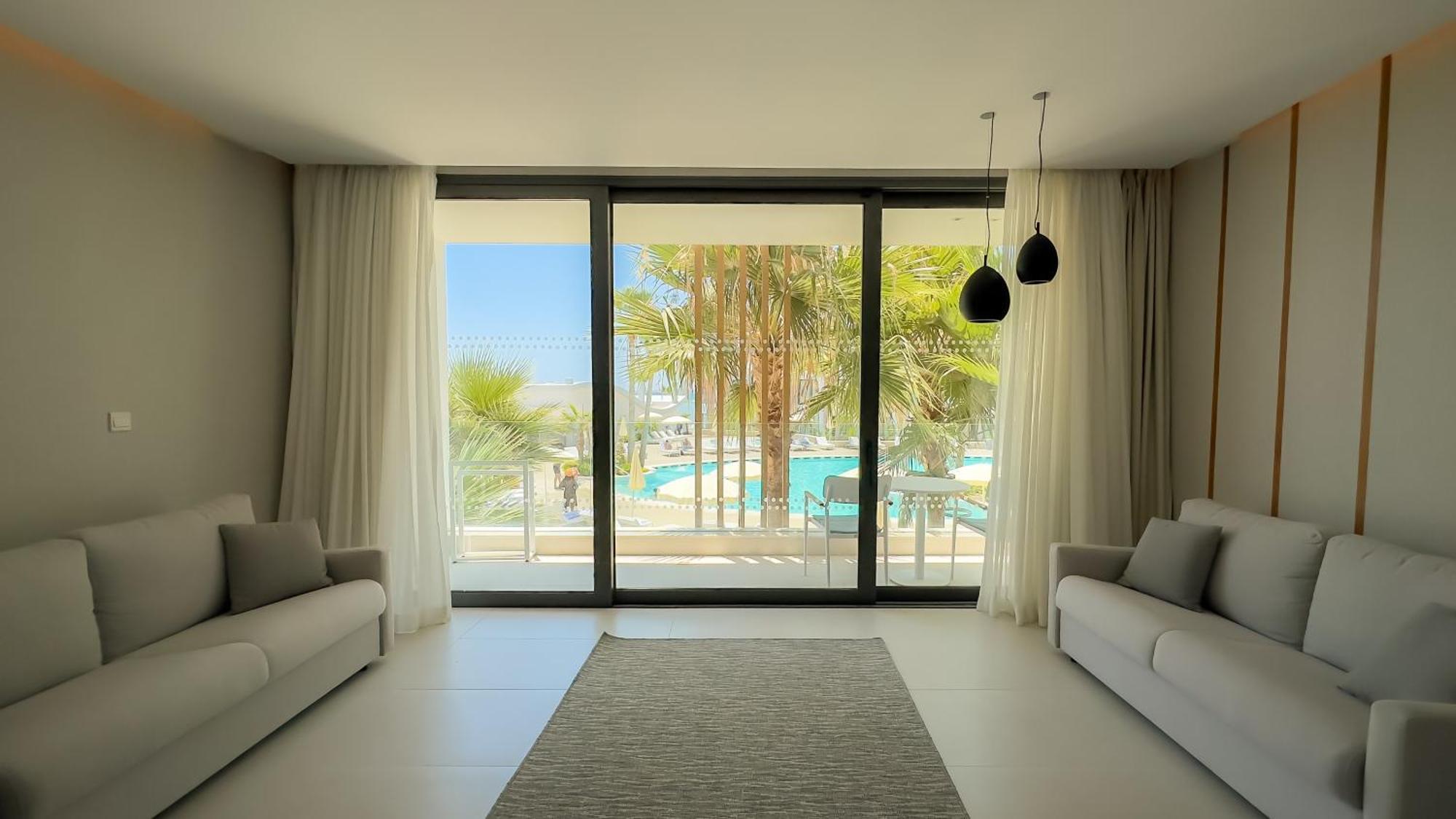 Radisson Beach Resort Ларнака Екстериор снимка