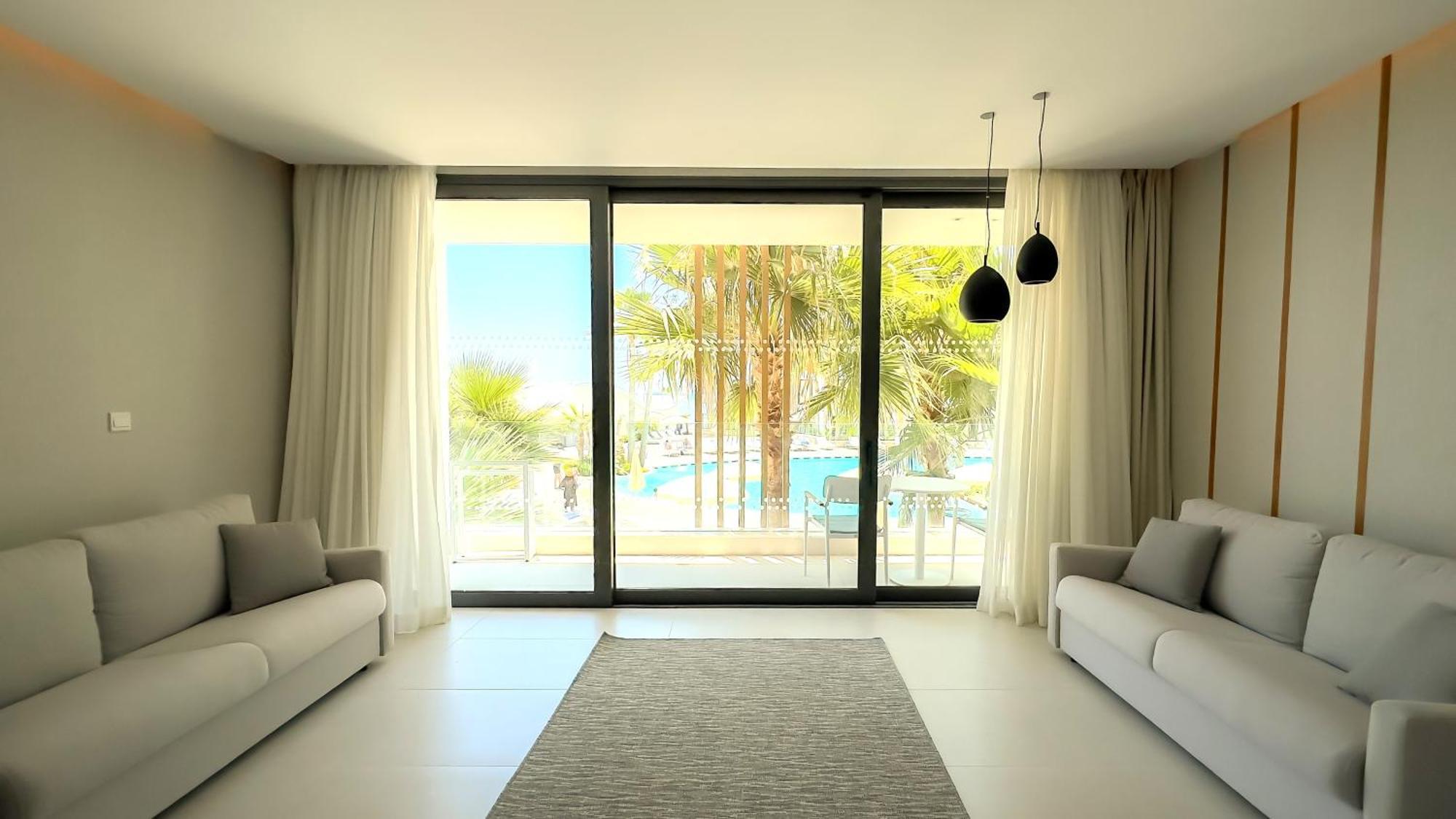 Radisson Beach Resort Ларнака Екстериор снимка