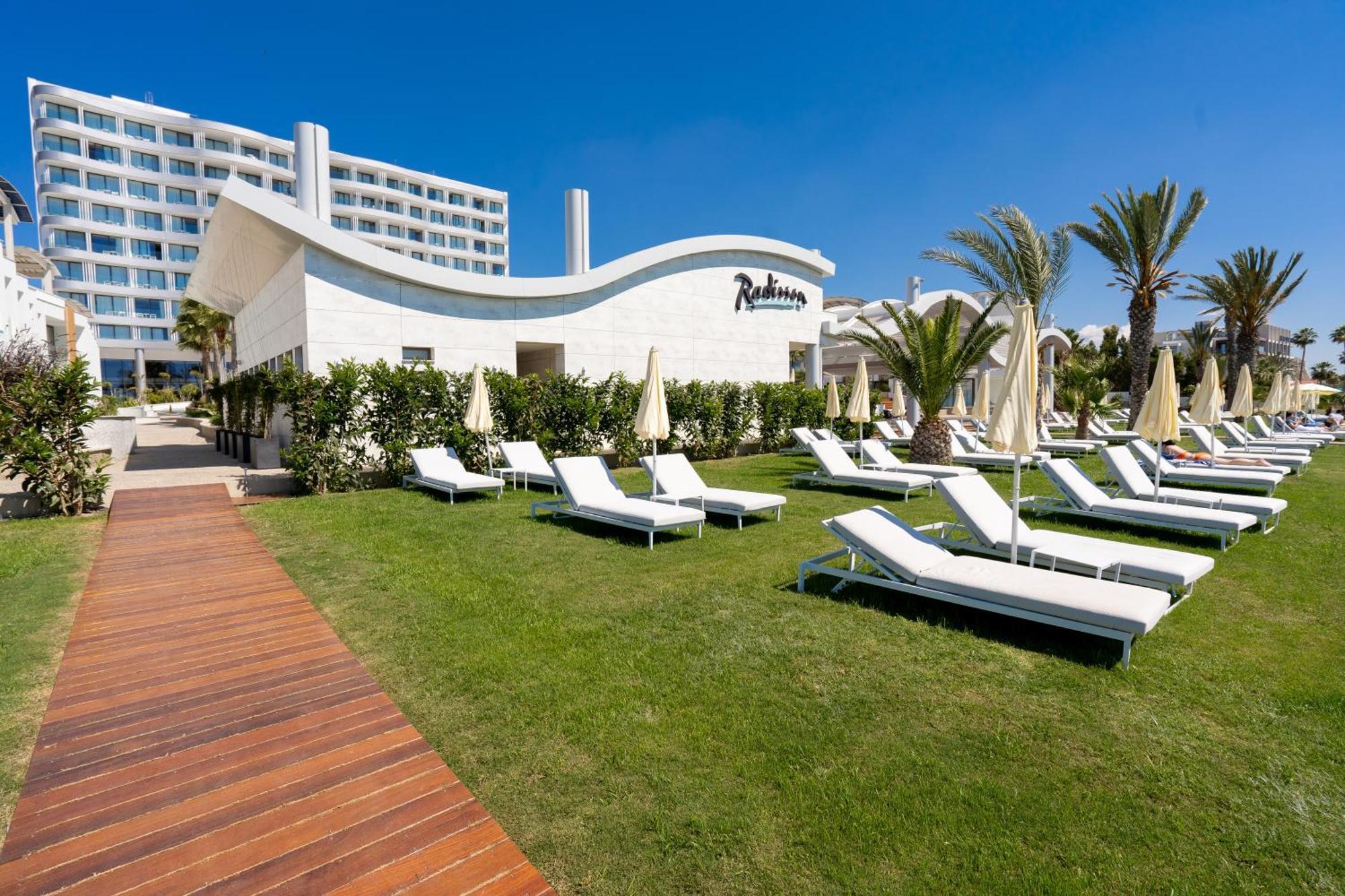 Radisson Beach Resort Ларнака Екстериор снимка