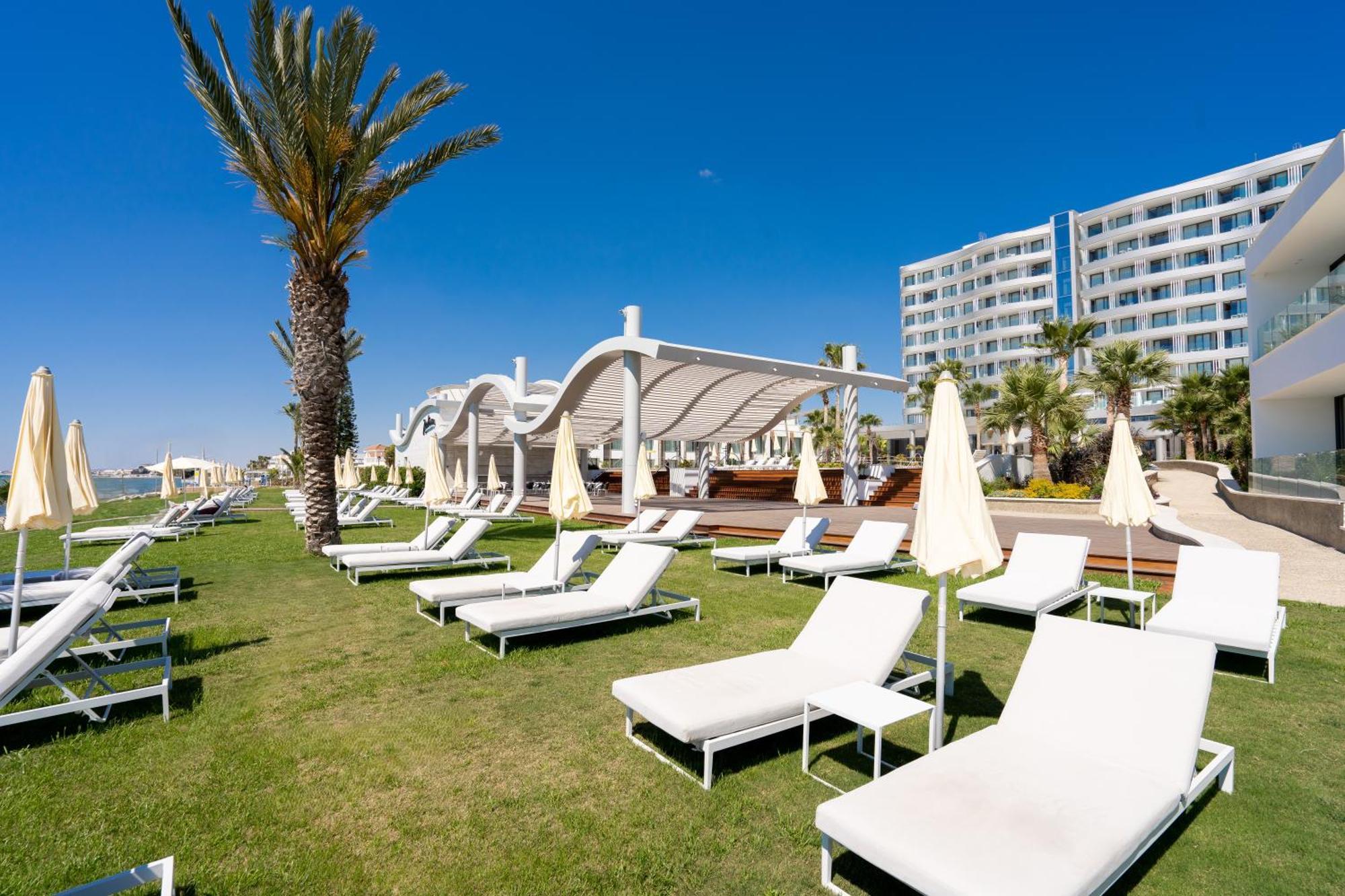 Radisson Beach Resort Ларнака Екстериор снимка